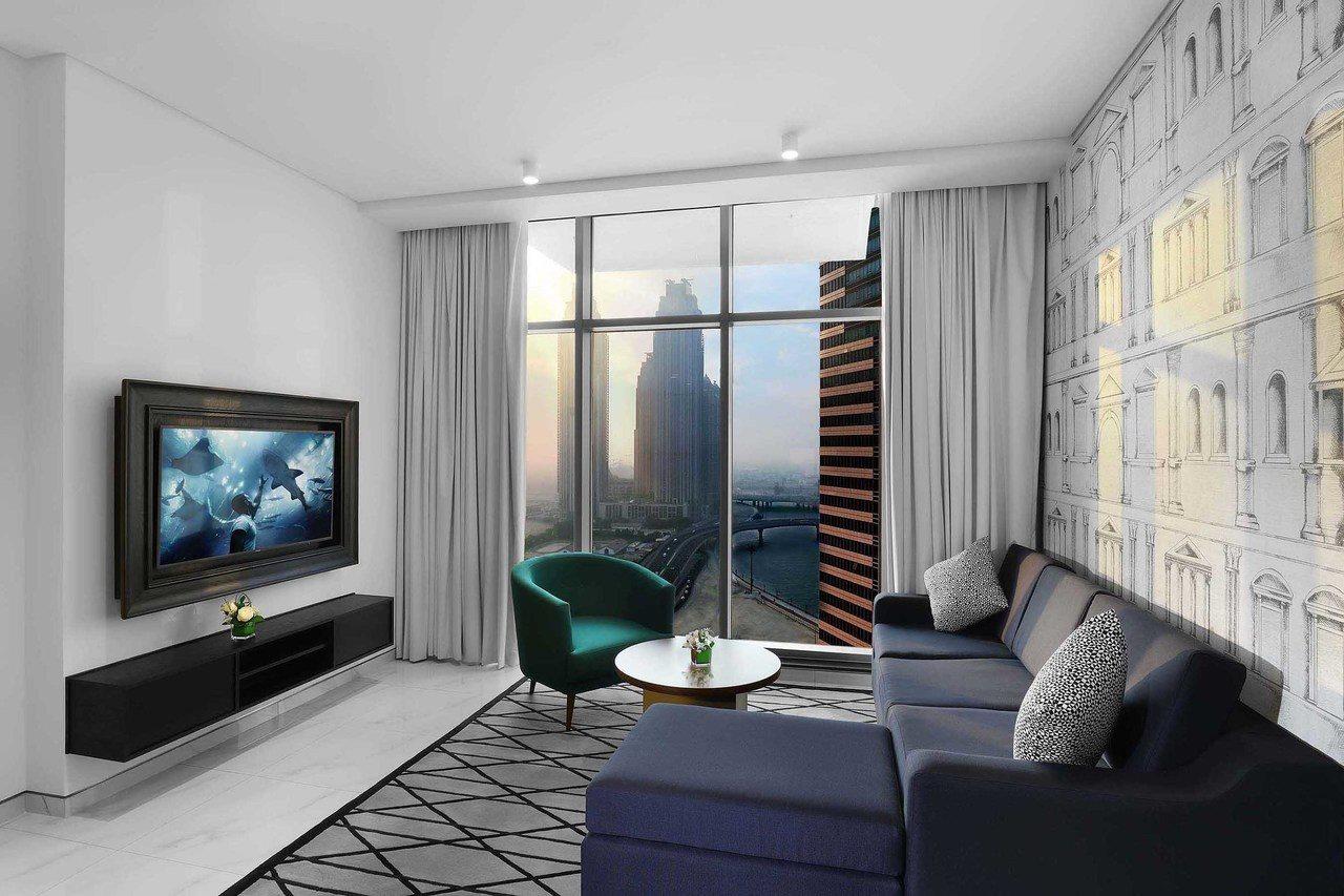 두바이 밀레니엄 아트리아 비즈니스 베이 아파트 호텔 외부 사진 A living room in a typical apartment